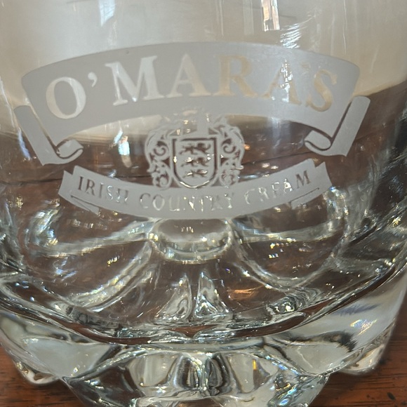 Vtg Omaras Irish Country Cream 8 oz Glasses On Rocks Signed Pat Omara Set of 2 - Picture 2 of 6